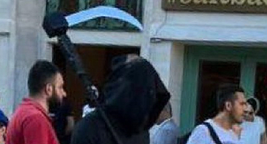 Galata'da kendini yakan Abdullah Cihat hayatını kaybetti