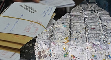 Postacı 53 bin adet postayı kağıt hurda olarak sattı