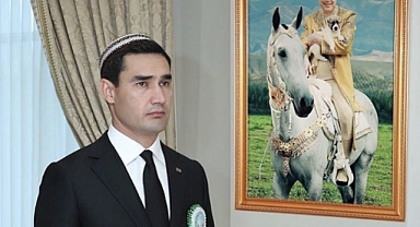 Türkmenistan diktatörü Berdimuhammedov, koltuğunu oğluna bıraktı