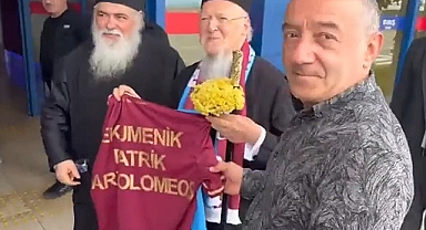 Papaz Bart'a ''Ekümenik Patrik'' forması verildi!